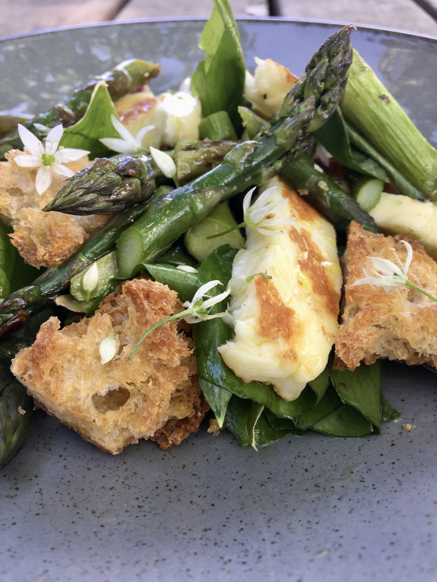 Fresh spring asparagus and halloumi cheese recipe - ESSE