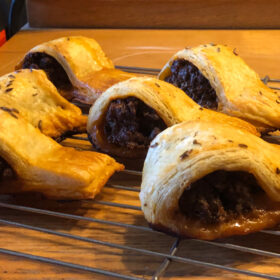 esse baked sausage rolls